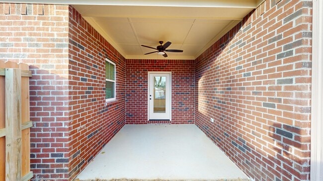Building Photo - 227 Linden St