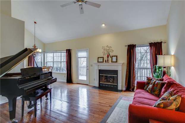 Building Photo - Charming 3 Bedroom Nashville Home with Pristine Hardwood Floors & 3 Full Baths!