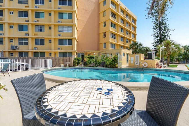 Building Photo - 2400 NE 9th St