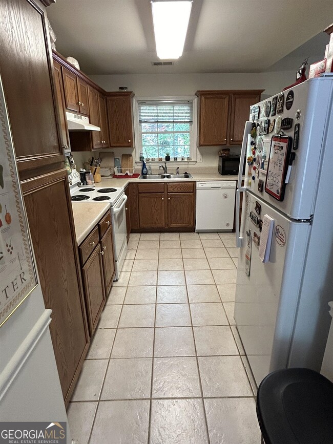 Building Photo - 174 Spring Lake Dr