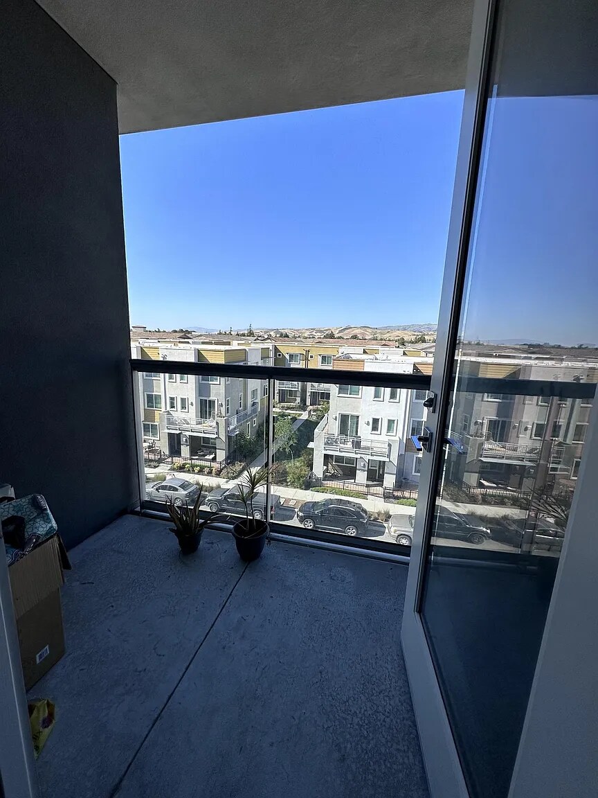 Building Photo - 5925 Charlotte Dr