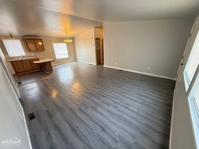 Building Photo - Spacious Yakima Home with Fenced Yard & Gr...