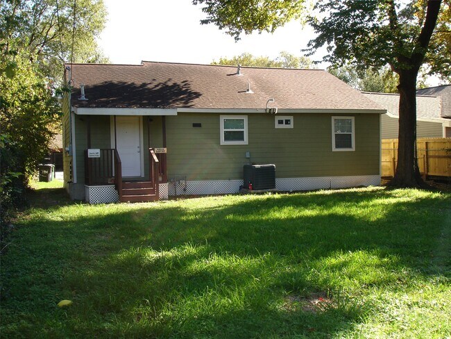 Building Photo - 1134 Hahlo St