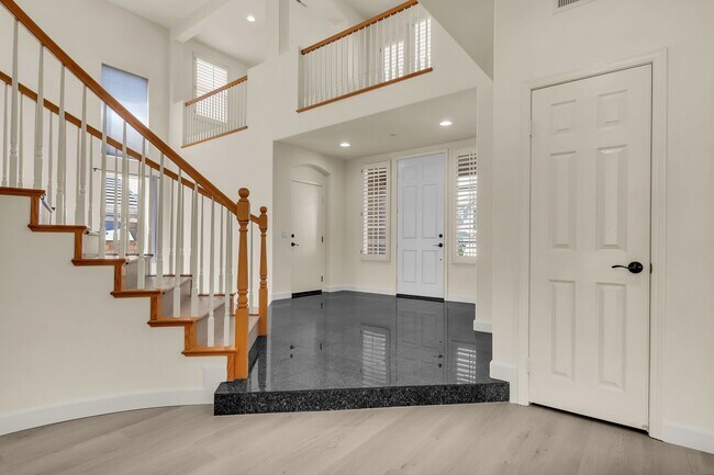 Building Photo - 10 Clearwater Cove
