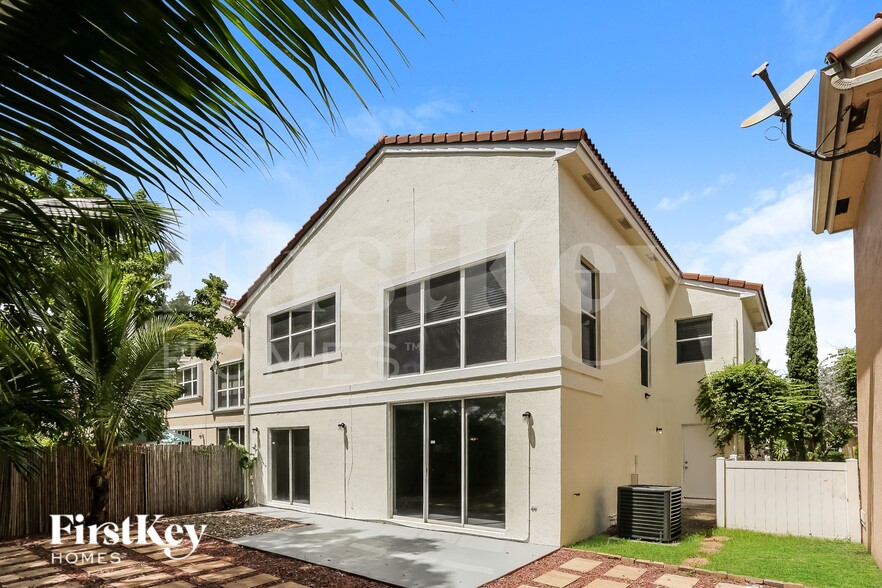 Building Photo - 10837 NW 46th Dr