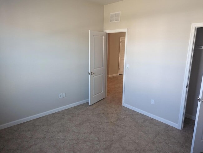 Building Photo - 10644 SW Vasari Way