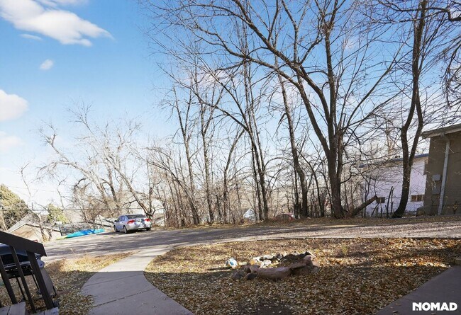 Building Photo - 30 W Navajo St