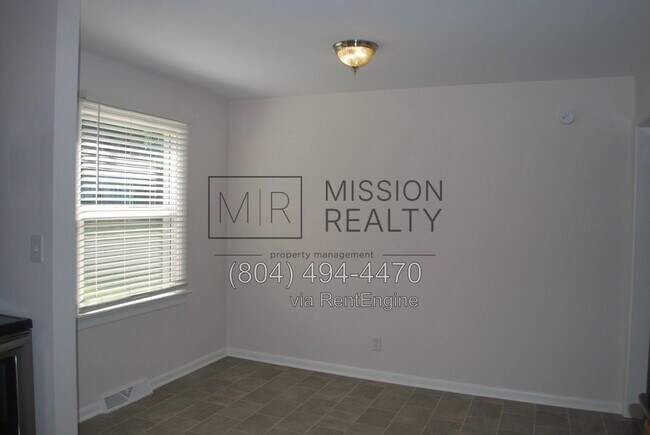 Building Photo - 8030 Willow Ave