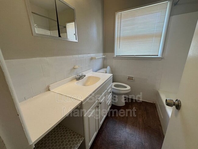 Building Photo - 1025 SW 57th St