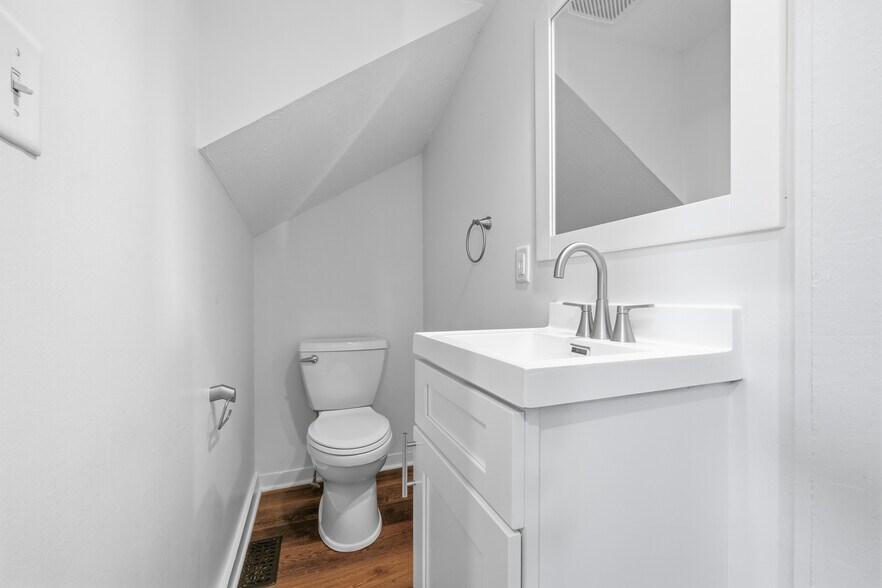 Building Photo - 312 N College Ave