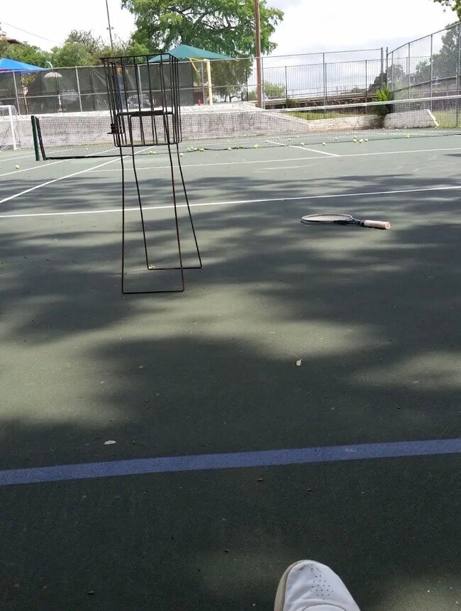 Building Photo - 2511 E 9th St