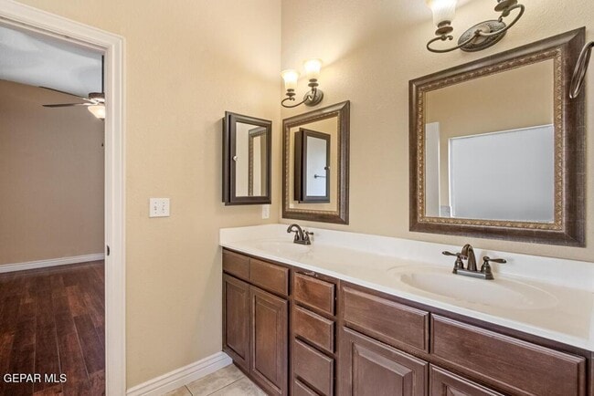 Building Photo - 11605 St Thomas Way