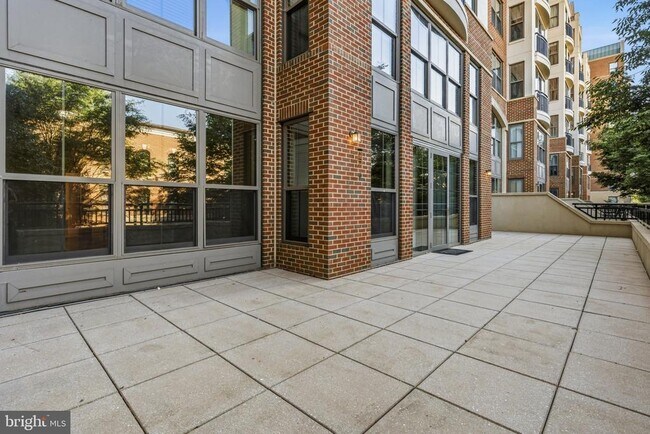 Building Photo - 485 Harbor Side St