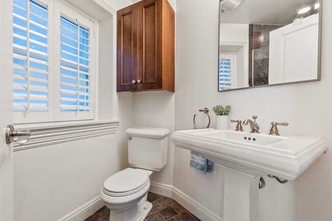 Building Photo - 1077 10th St