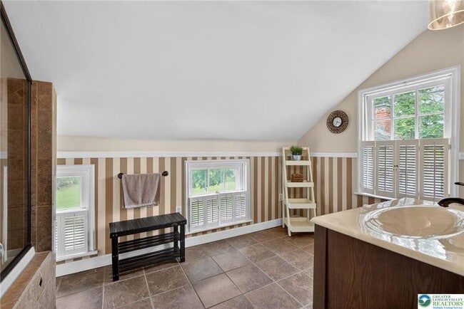 Building Photo - 5686 Cetronia Rd
