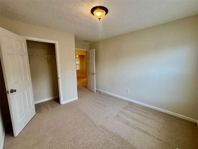 Building Photo - 3399 Benthollow Ln