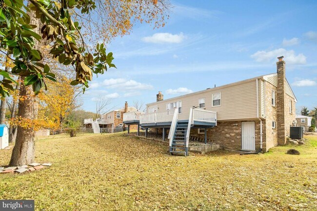 Building Photo - 900 E Tantallon Dr