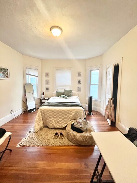 Building Photo - 8 Carmel St