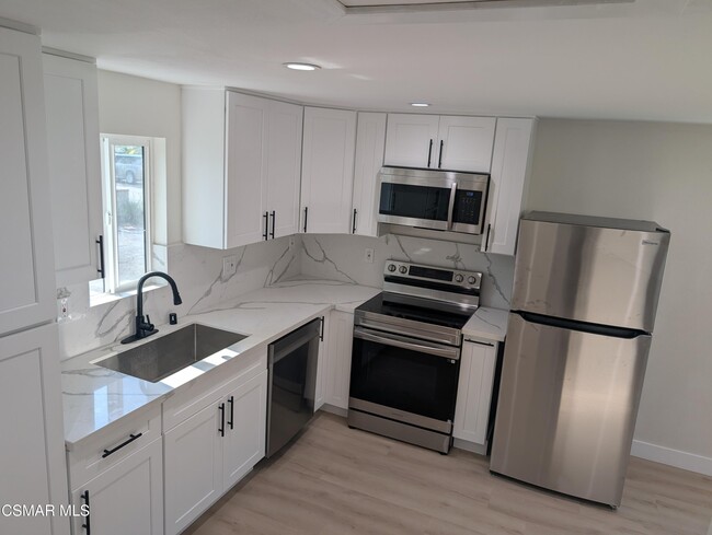 Building Photo - 16430 Clymer St