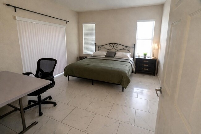 Building Photo - 1003 Mystery Cir