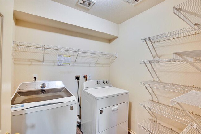 Building Photo - 2512 Jesse Owens Dr