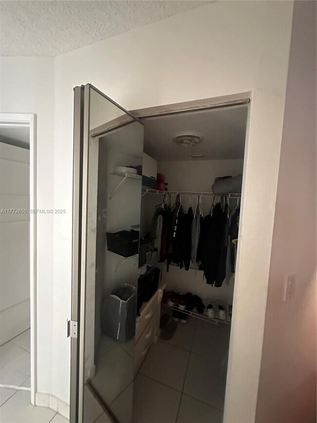 Building Photo - 19101 Mystic Pointe Dr