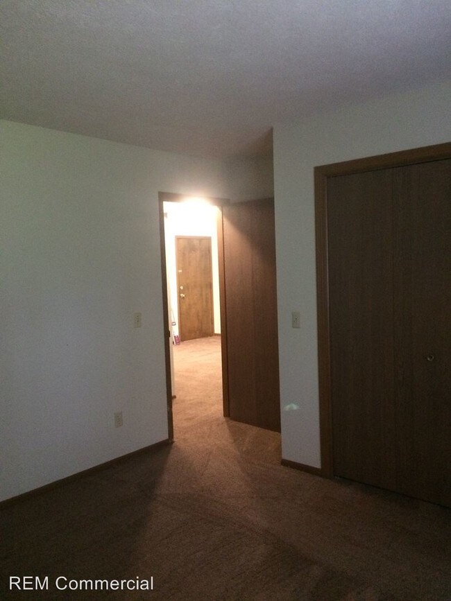 Building Photo - 408 W Maple St