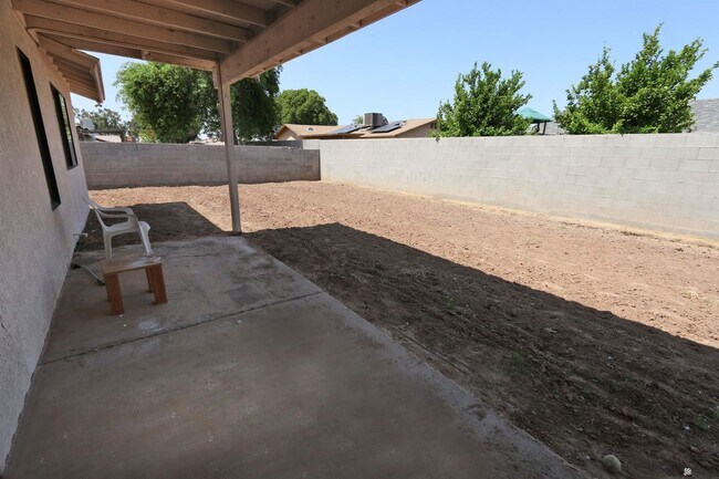 Building Photo - 1276 S Pagent Ave