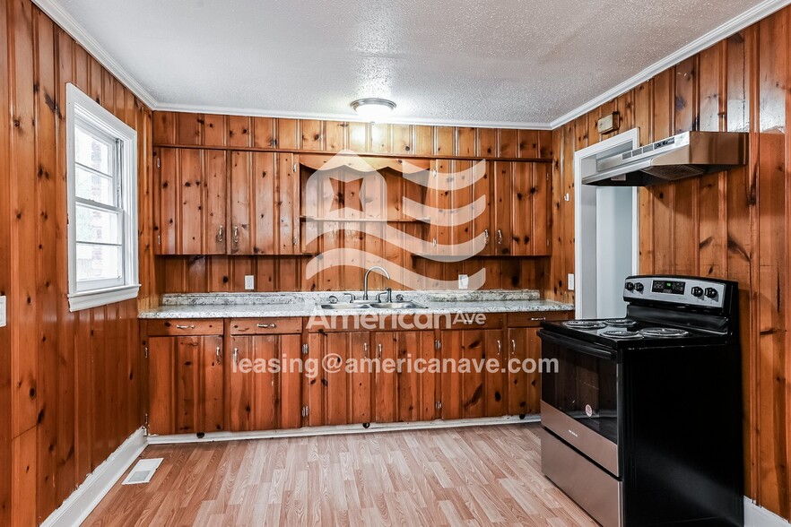 Building Photo - 514 Warren St