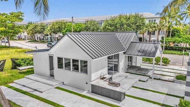 Building Photo - 394 SE 5th Ave