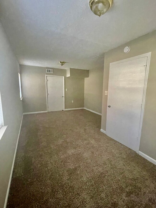 Building Photo - Must see This 4 Bedroom 2 Bath Tri Level H...