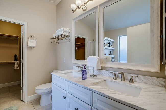 Building Photo - 4385 E Campo Bello Dr