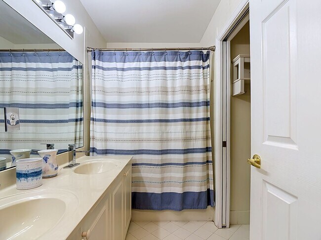 Building Photo - Beautiful Home for Rent in Royal Palm Beach!
