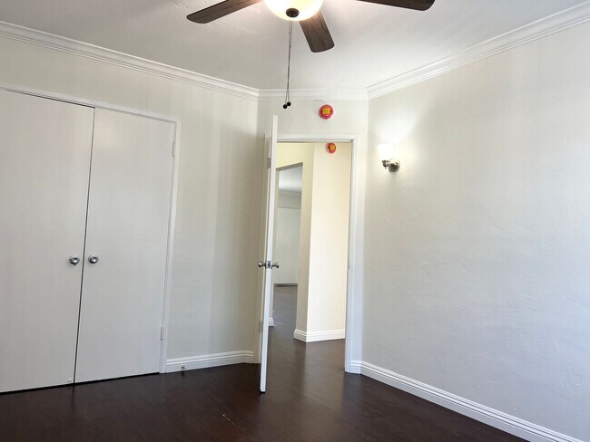 Building Photo - Bright 2 bed 1 bath in Pacific Beach