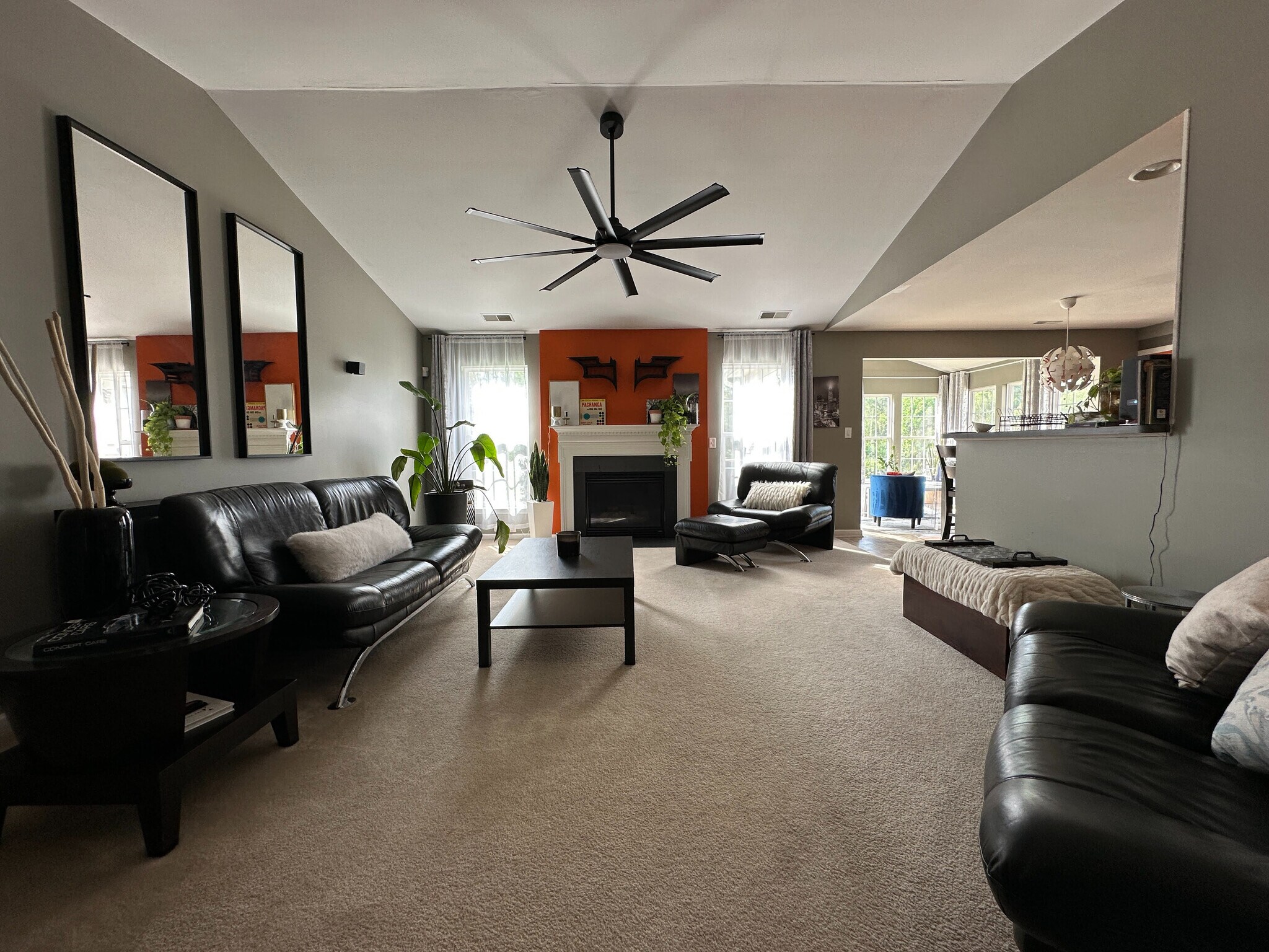 Building Photo - Room in House on Sunburst Ln