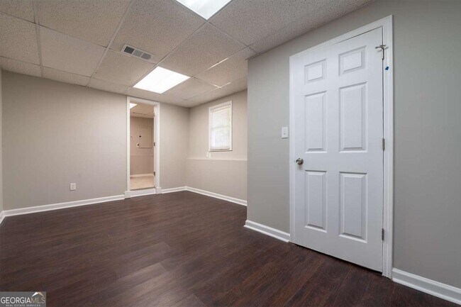 Building Photo - 493 Silverthorne Cir