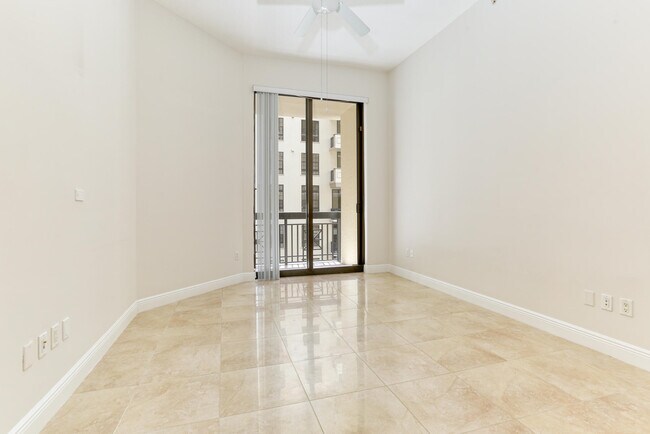 Building Photo - 701 S Olive Ave