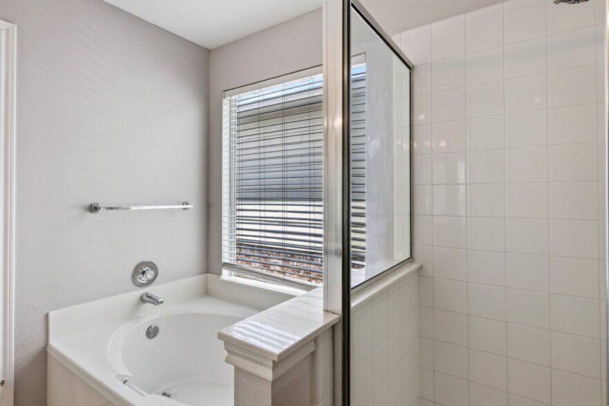 Building Photo - 7711 Parkwood Way