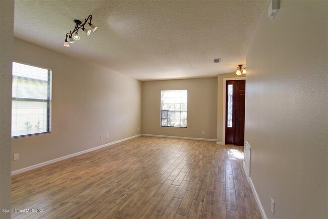 Building Photo - 1233 Bolle Cir