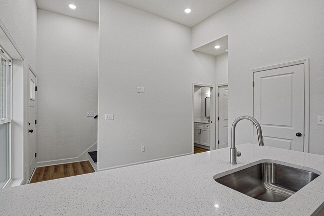 Building Photo - 325 Houghton St