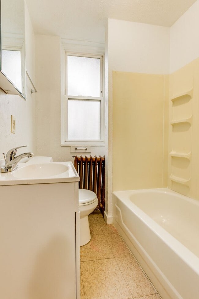 Building Photo - 466 Hays Ave