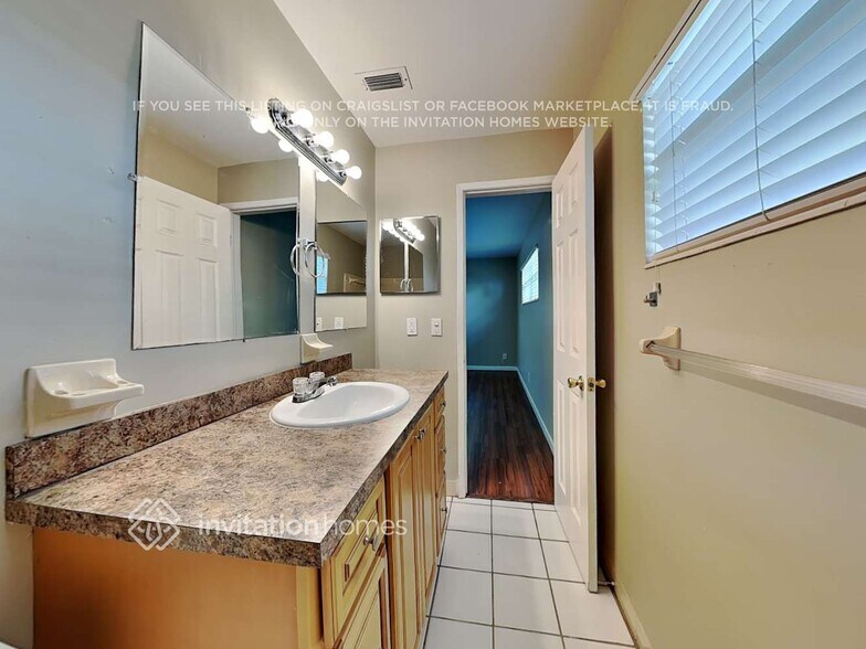 Building Photo - 2540 SW 11th Ct