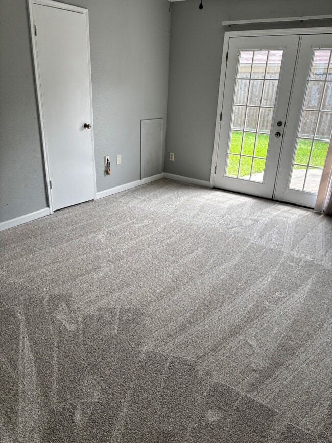 Building Photo - 815 Pebbleshire Dr