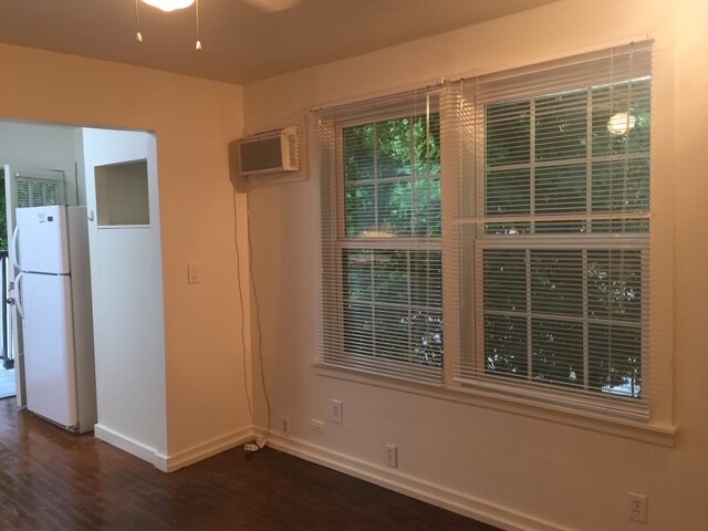Loungeroom windows - 787 Forrest St NW