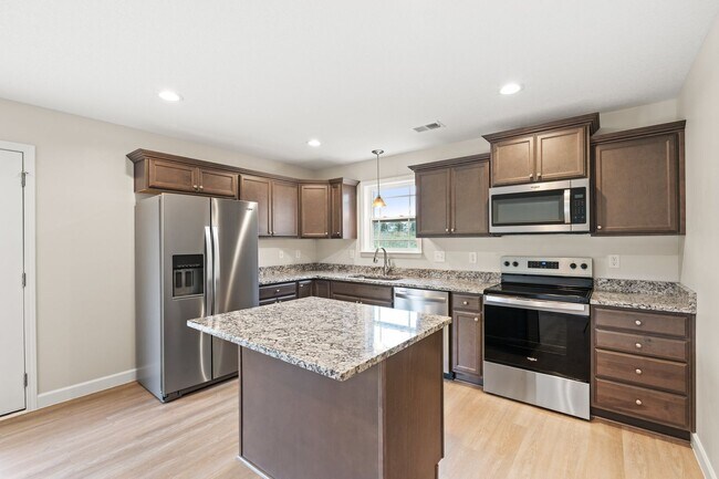 Building Photo - Lovely 3 BR, 2.5 BR Home with 2 Car Garage, Boiling Springs