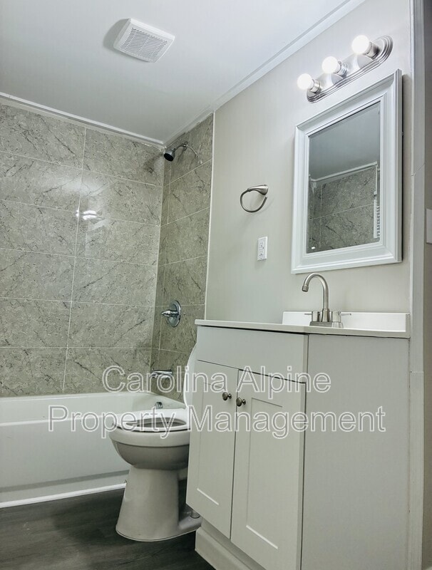 Building Photo - 613 Legrand St