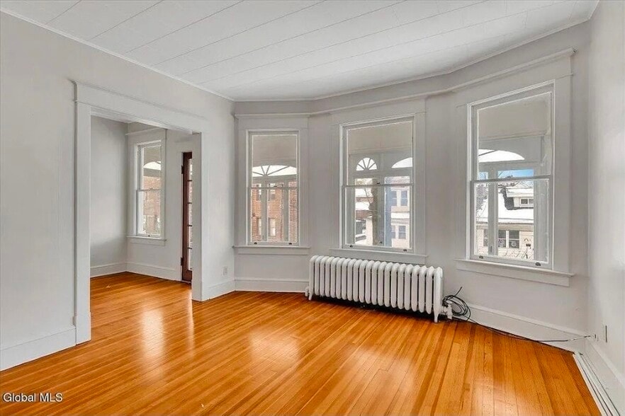 Building Photo - 6 W Erie St