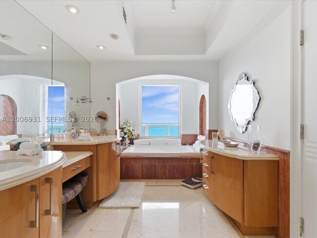 Building Photo - 17875 Collins Ave