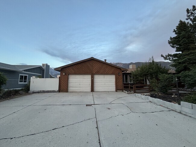 Building Photo - 11299 Woodhill Dr