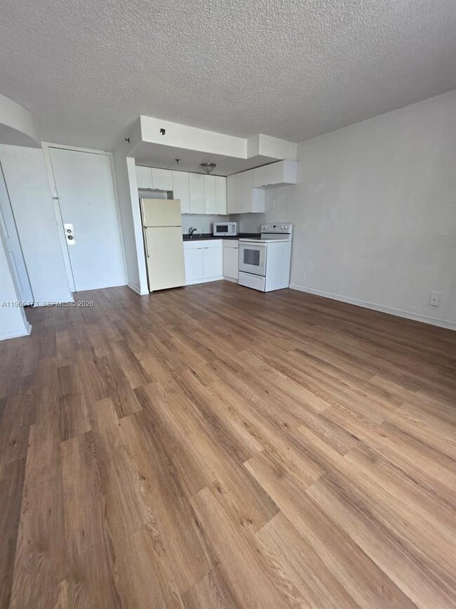 Building Photo - 16450 NW 2nd Ave